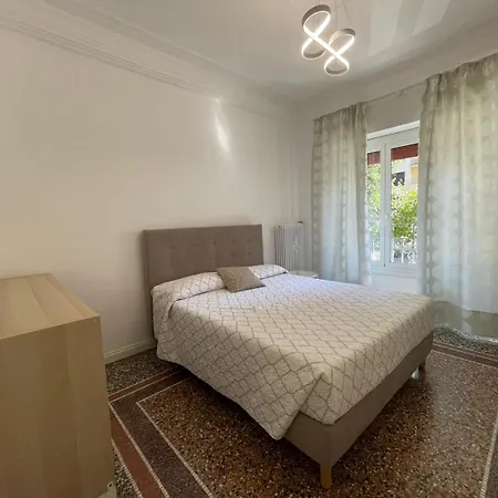 בית הארחה Casa Ele ג'נובה